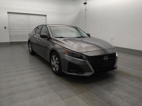 Used 2024 Nissan Altima 2.5 S FWD image 13