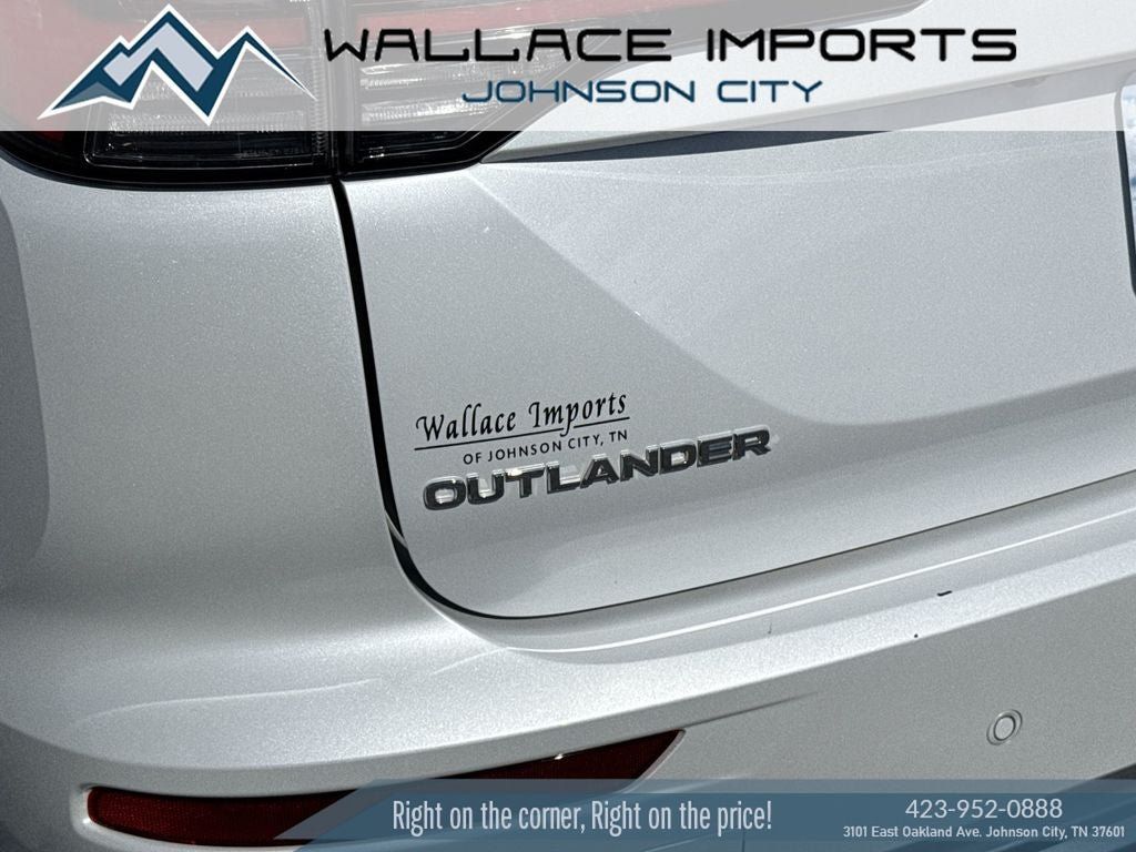 Used 2025 Mitsubishi Outlander AWD image 12