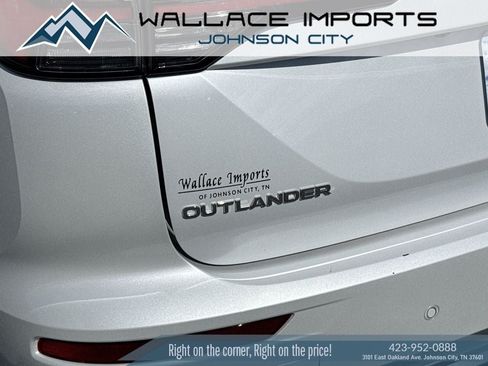 Used 2025 Mitsubishi Outlander AWD image 12
