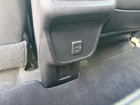 Used 2024 GMC Terrain SLT AWD/4WD image 7