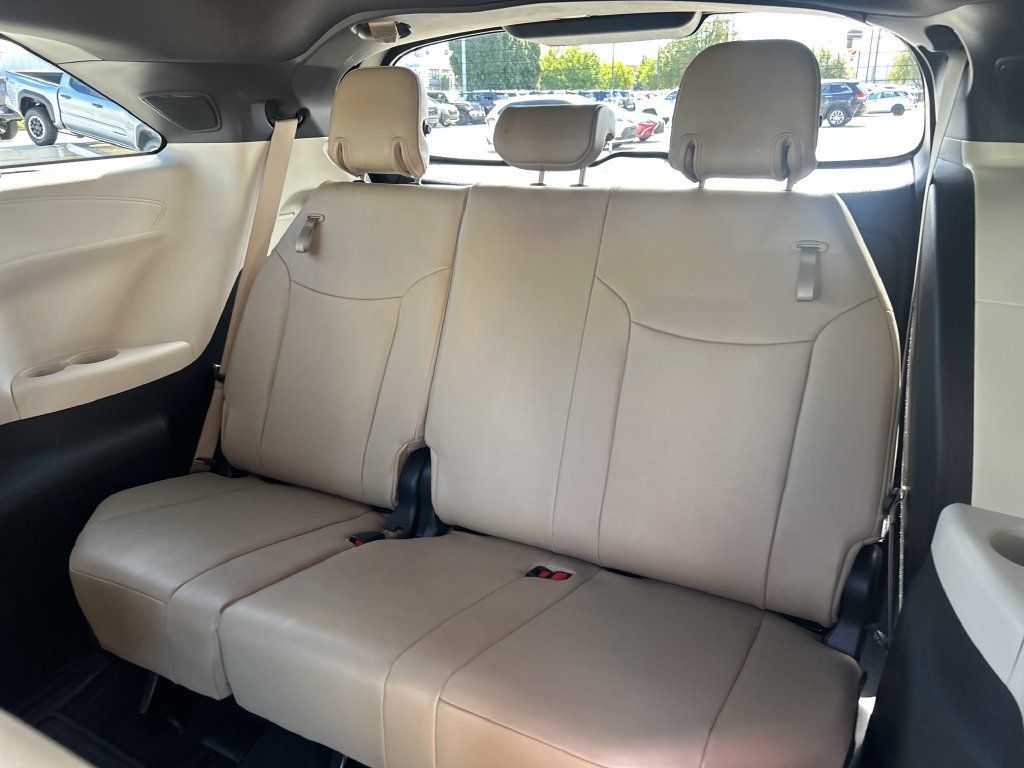 Certified 2022 Toyota Sienna Limited AWD/4WD image 33
