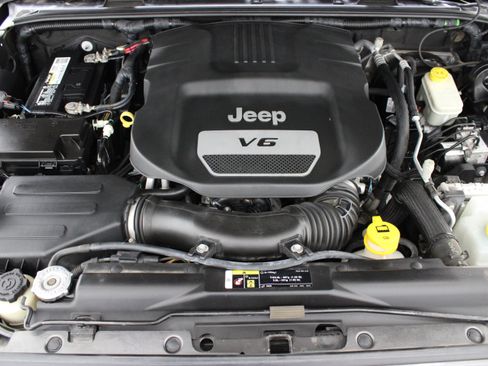 Used 2017 Jeep Wrangler Unlimited Sahara AWD/4WD image 36