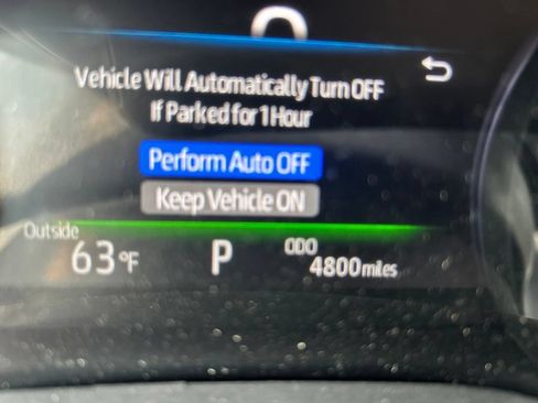 Used 2025 Toyota Sienna LE AWD/4WD image 9