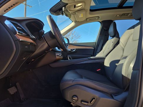 Used 2025 Volvo XC90 B5 Plus w/ Protection Package Premier image 16