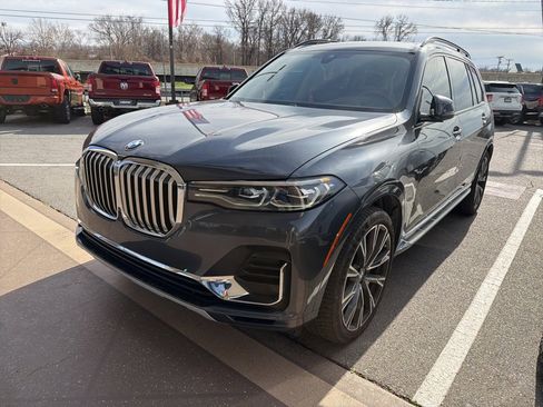 Used 2021 BMW X7 xDrive40i w/ Executive Package image 3