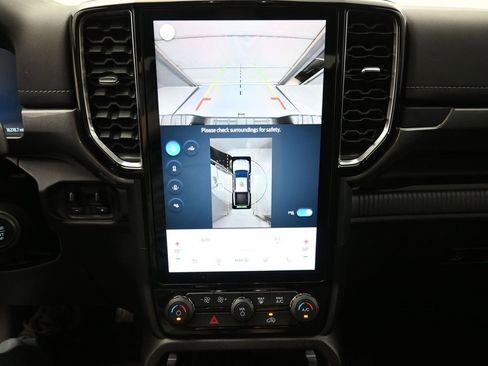 Used 2024 Ford Ranger Lariat w/ FX4 Off-Road Package image 3