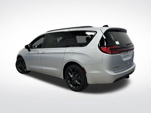 New 2026 Chrysler Pacifica Limited w/ S Appearance Package image 3