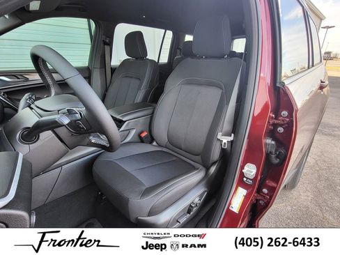 New 2025 Jeep Grand Cherokee L Laredo w/ Luxury Tech Group I image 13