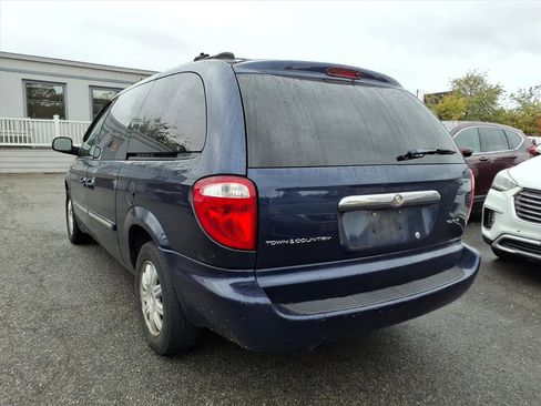Used 2005 Chrysler Town & Country Touring w/ Leather Interior Group image 5