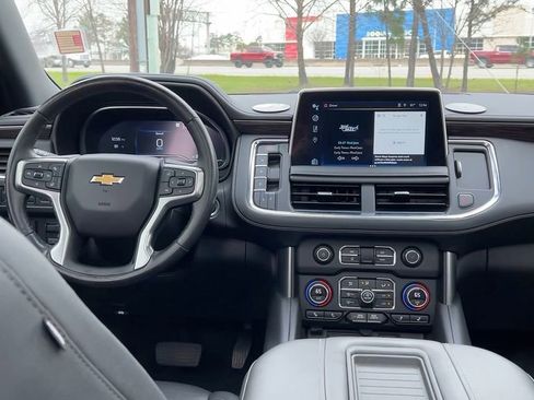 Used 2022 Chevrolet Suburban LT w/ Luxury Package image 22