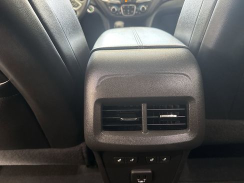 Used 2022 Chevrolet Equinox Premier image 21