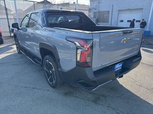 Used 2025 Chevrolet Silverado EV LT w/ LT Premium Package image 6