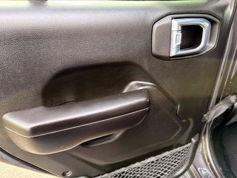 Used 2021 Jeep Wrangler Unlimited Sport image 11