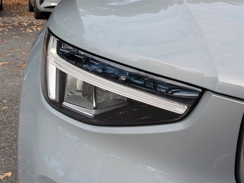 Certified 2025 Volvo XC40 B5 Plus image 9