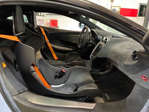 Used 2019 McLaren 600LT RWD image 35