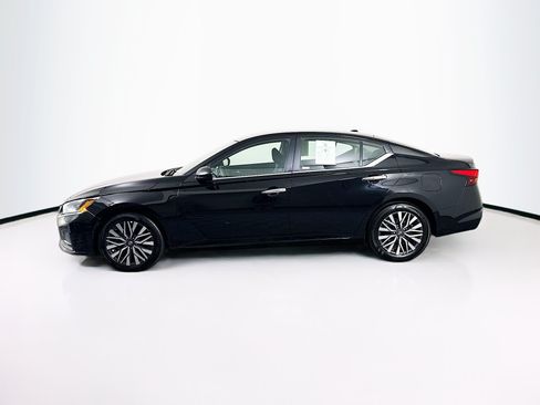 Used 2025 Nissan Altima 2.5 SV FWD image 4