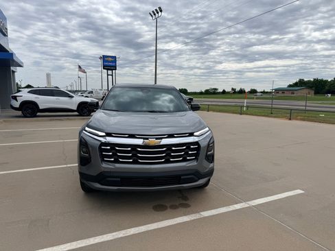 New 2026 Chevrolet Equinox LT FWD image 3