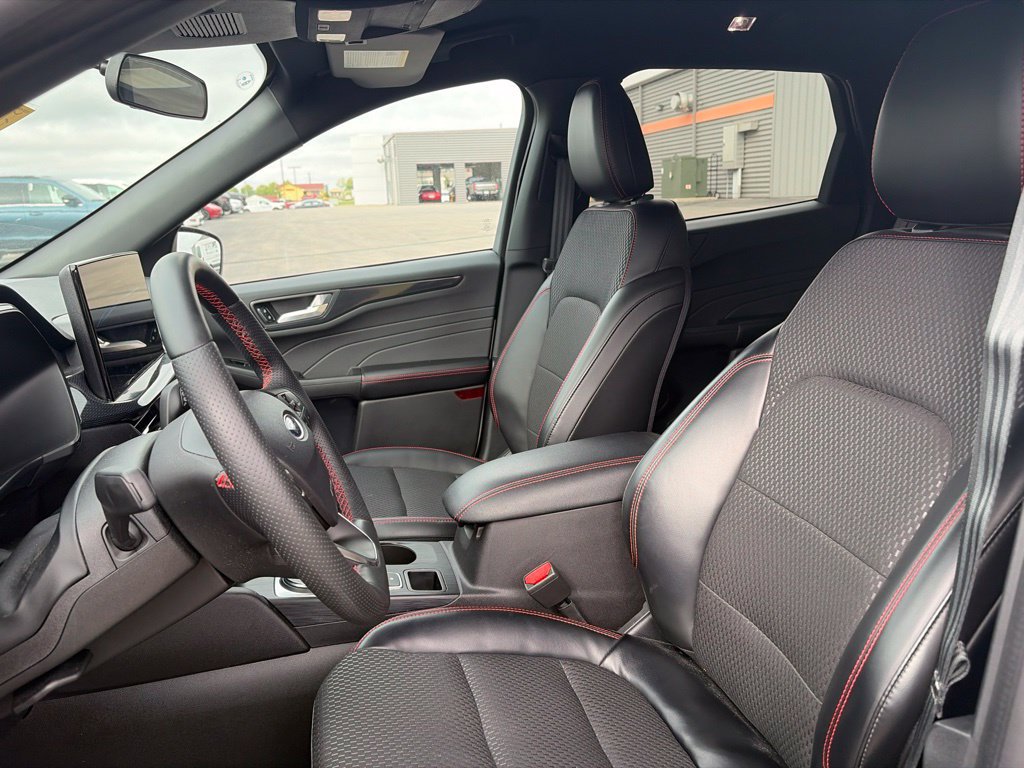 Certified 2024 Ford Escape ST-Line w/ Tech Pack #1 AWD/4WD image 9