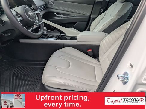 Used 2025 Hyundai Elantra Limited image 12