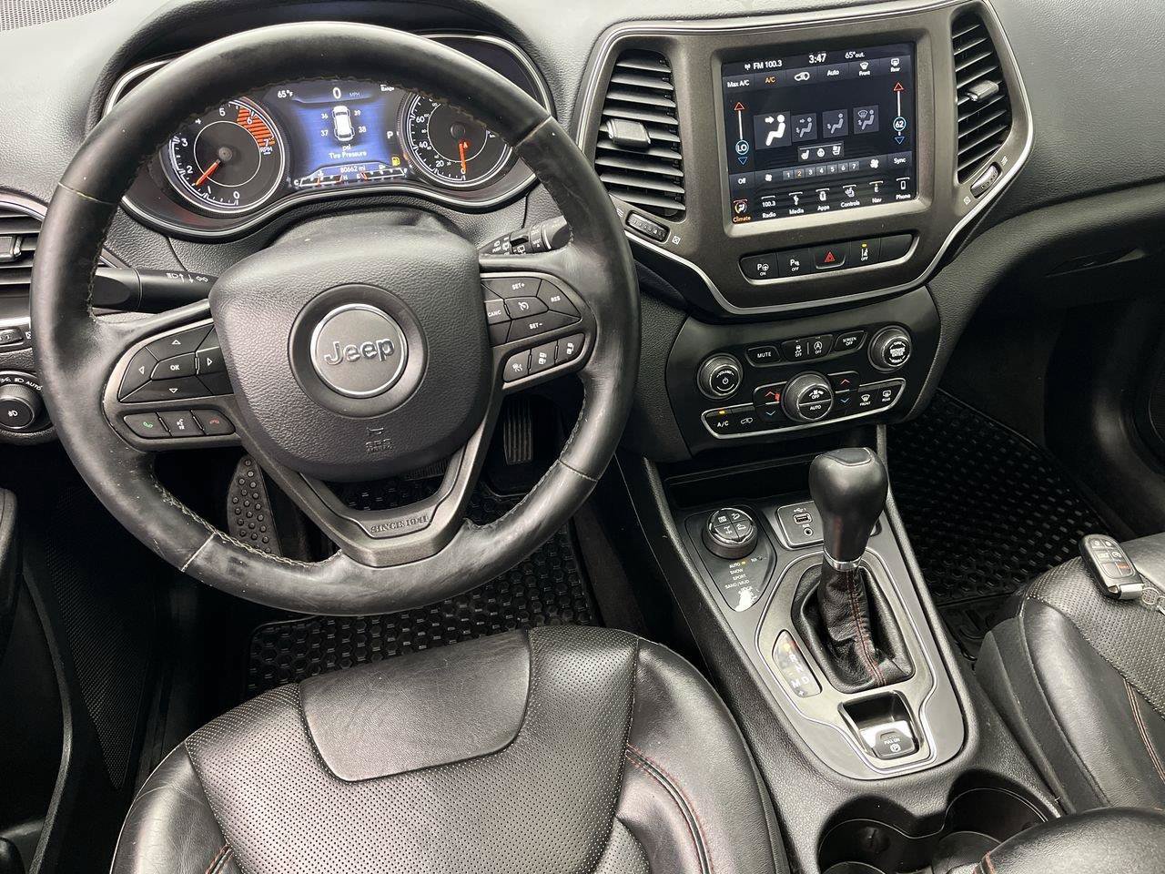 Used 2019 Jeep Cherokee Trailhawk AWD/4WD image 13