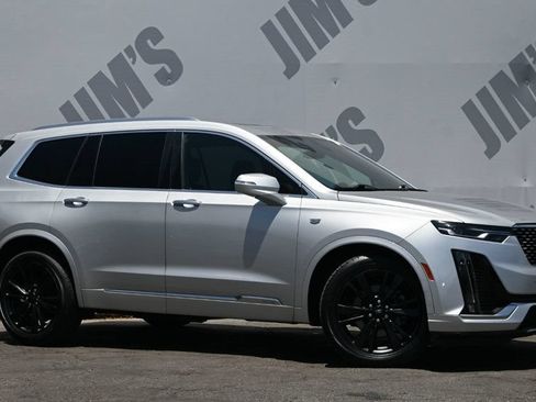 Used 2020 Cadillac XT6 Premium Luxury FWD image 3