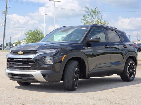 Used 2021 Chevrolet TrailBlazer LT w/ Sun and Liftgate Package FWD image 12