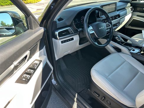 Certified 2022 Kia Telluride S image 6