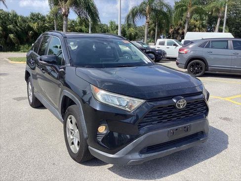 Used 2019 Toyota RAV4 XLE FWD image 3