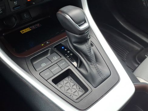 Certified 2022 Toyota RAV4 Limited image 19