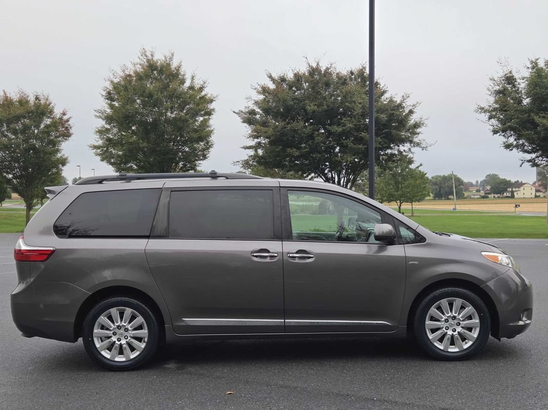 Used 2016 Toyota Sienna XLE w/ XLE Navigation Package AWD/4WD image 9
