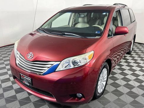 Used 2011 Toyota Sienna XLE FWD image 3