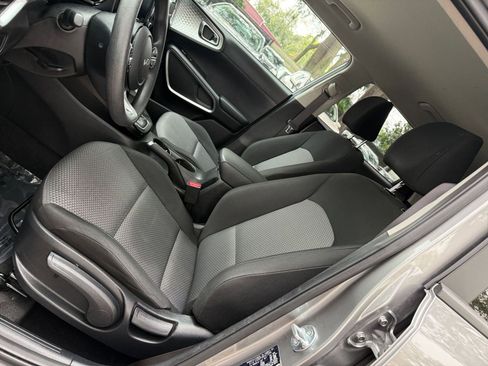 Used 2025 Kia Soul LX w/ LX Technology Package image 33