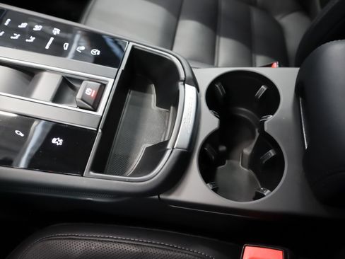 Certified 2025 Porsche Macan T image 21