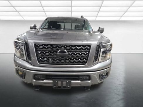 Used 2019 Nissan Titan SV w/ SV Convenience Package image 10