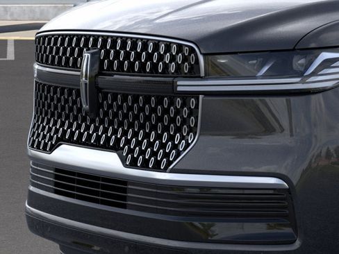 New 2026 Lincoln Navigator Reserve AWD/4WD image 17
