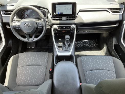 Used 2025 Toyota RAV4 XLE FWD image 9