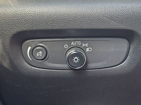 Used 2023 Chevrolet Traverse Premier AWD/4WD image 28