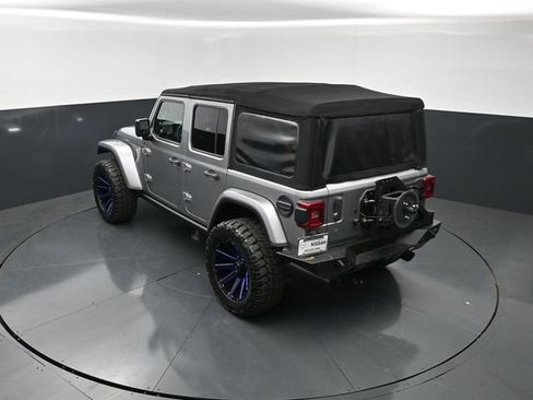Used 2019 Jeep Wrangler Unlimited Sahara AWD/4WD image 15