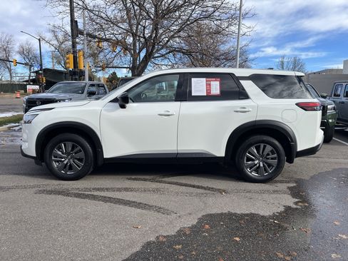 Certified 2024 Nissan Pathfinder S image 5