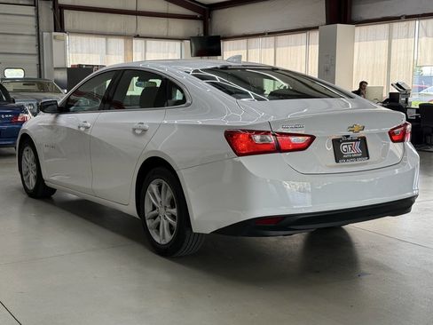 Used 2018 Chevrolet Malibu LT w/ LPO, Convenience Package 2 FWD image 2