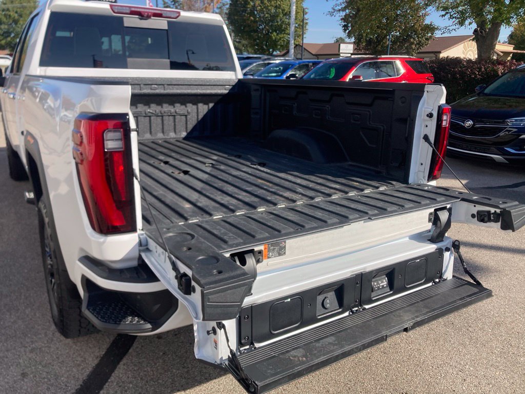 Used 2024 GMC Sierra 2500 Denali Ultimate AWD/4WD image 10