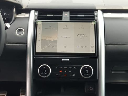 Used 2025 Land Rover Discovery Metropolitan Edition AWD/4WD image 30