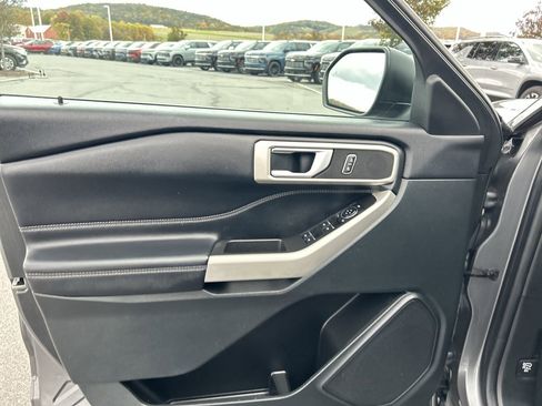 Used 2023 Ford Explorer XLT image 19