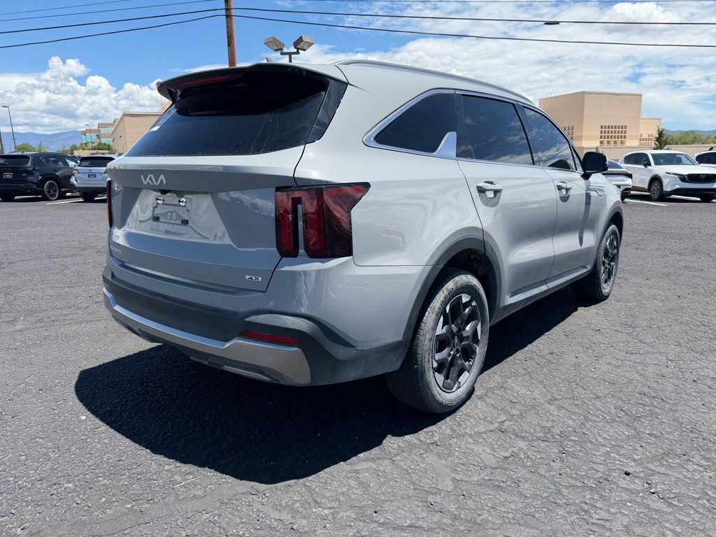 Used 2025 Kia Sorento S AWD/4WD image 5