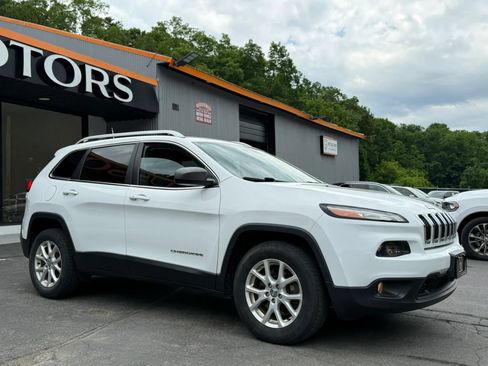 Used 2016 Jeep Cherokee Latitude w/ Comfort/Convenience Group AWD/4WD image 37