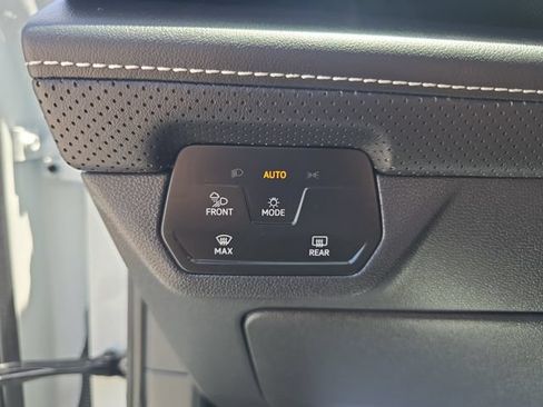 Used 2024 Volkswagen Atlas SE FWD image 24