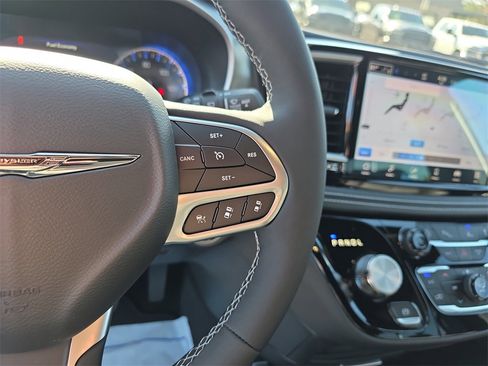 New 2026 Chrysler Pacifica Select image 24