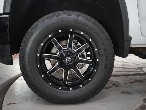 Used 2022 Chevrolet Silverado 2500 Custom w/ Custom Value Package AWD/4WD image 32