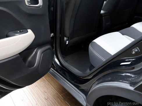 Used 2020 Hyundai Venue SEL FWD image 27
