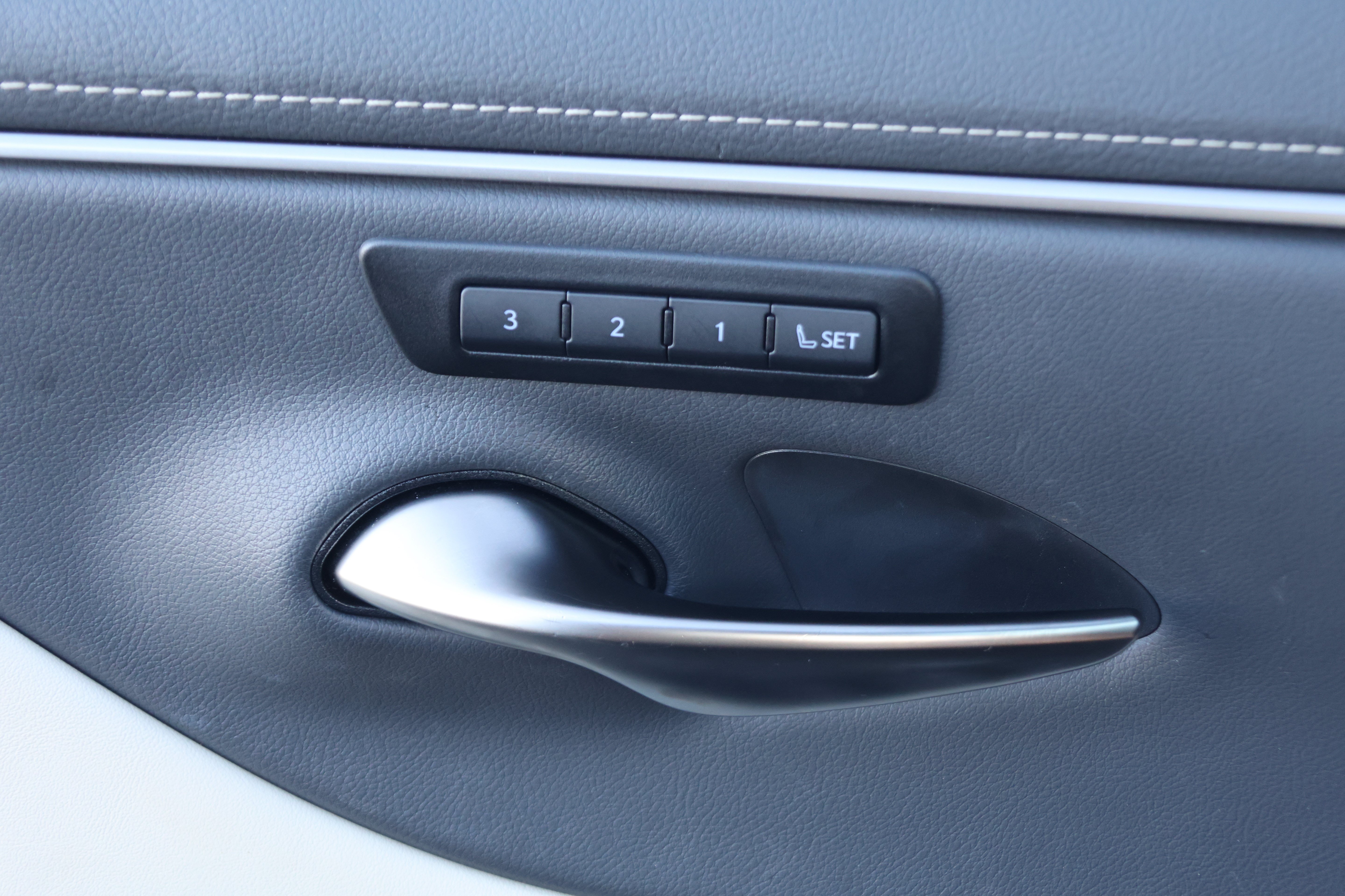 Certified 2025 Lexus ES 350 w/ Premium Package FWD image 13